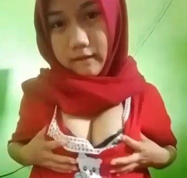 Cewek Cantik Jilbab Merah Masturbasi