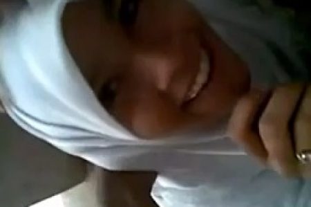 Di Isep Jilbab Putih Cantik Nan Manis