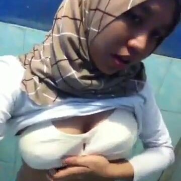 Ilyani Jilbab Kemeja Kotak Kotak Lagi Sange