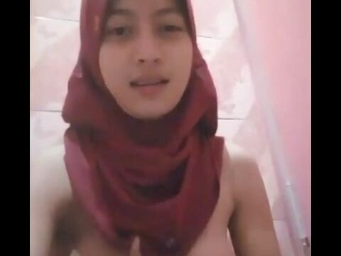 Melly Hijab Cantik Sange Dikamar Mandi 2